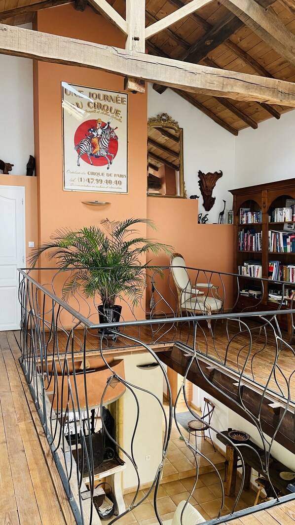 Mezzanine 