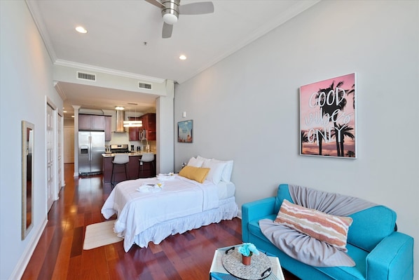 Welcome to Northern Liberties! Enjoy a stylish and spacious studio apartment filled with amenities. This apartment features a rooftop pool, a fitness center, an in-unit washer and dryer, motorized shades, and plenty of comforts. Reliable Wi-Fi is also included.