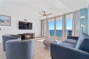 Living room area with Gulf view