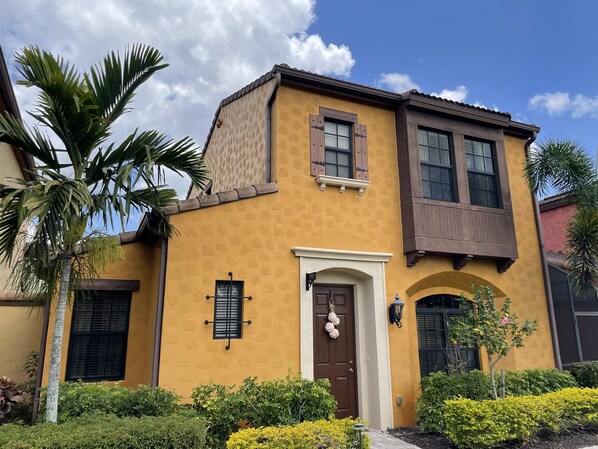 2 Story Villa/ Casita