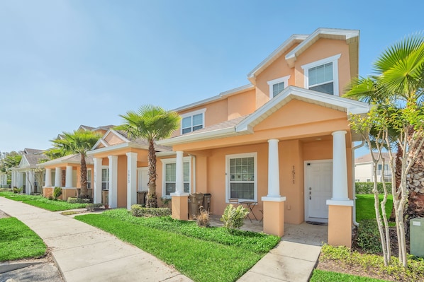 Beautiful 3 bed 3 bath townhome located in Serenity