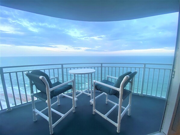 Relax and enjoy stunning oceanfront views from this 26th floor condo.