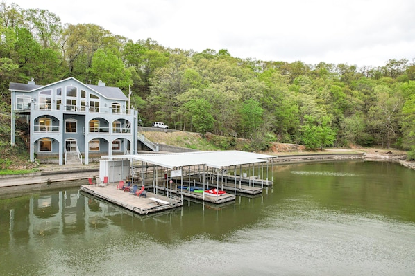 Explore the Full Cove with No Homes beyond Hidden Delight