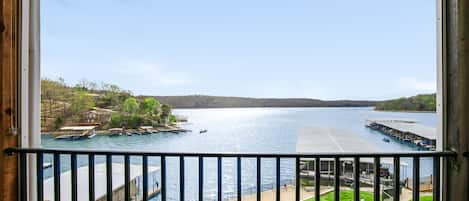 Amazing Views Lakefront Balcony