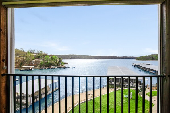 Amazing Views Lakefront Balcony