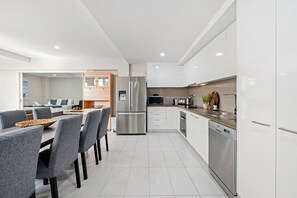 kitchen/dining