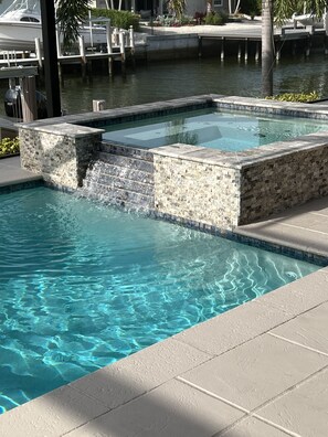 Heated Spa w/Waterfall