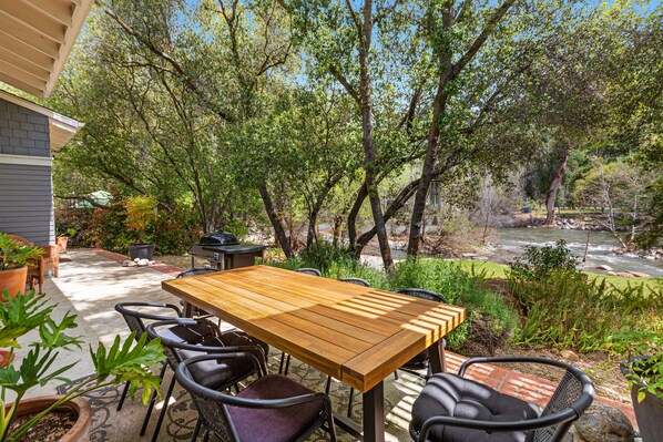 Outdoor dining