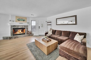 Cozy living room w/ fireplace