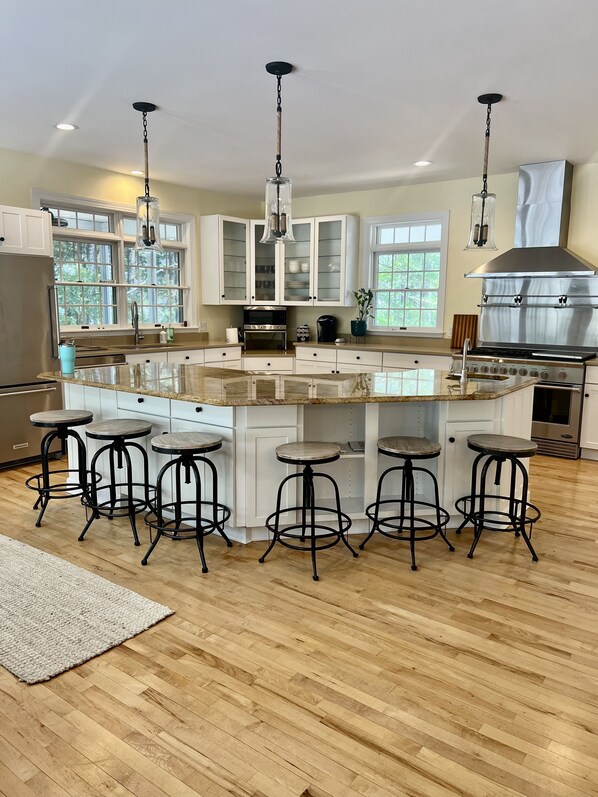 Fully Stocked Chef’s Kitchen
Seating for 10