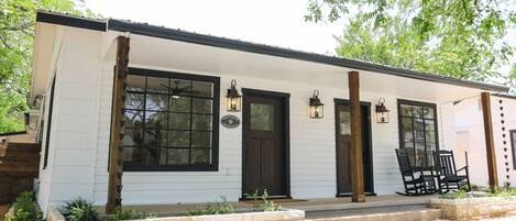 Poppy House - Front Porch