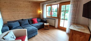 Kaiserblick 5 Zwei-Raum-Appartement mit großer Terrasse-Wohnzimmer