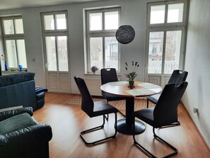 großes Wohnzimmer
