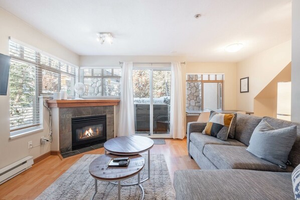 Living area: Pull-out sofa