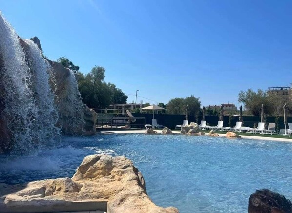 Pool waterfall
