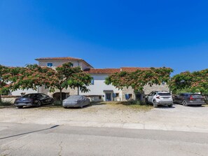 Himmel, Wohngebiet, Haus, Menschliche Siedlung, Familienauto, Vorort, Luxus-Fahrzeug, Mittelklasse-Pkw