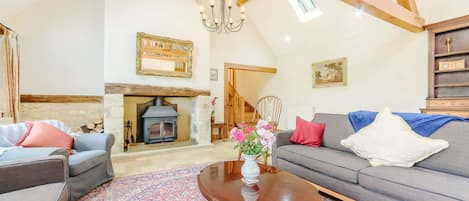 Owls Roost Living Room- StayCotswold