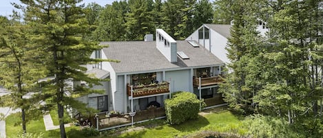 Lakeside 16 (Upper Level Condo) w/ Deck Overlooking Pond