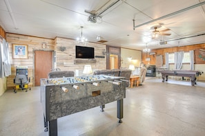 Game Room | Smart TV | Board Games