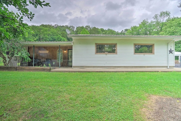 Zanesville Vacation Rental | 2BR | 1.5BA | 917 Sq Ft | Step-Free Access