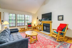 Living Room | Gas Fireplace | Smart TV