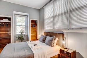 The bedroom features a 12" Zinus Green Tea Memory Foam mattress and a ROKU TV.
