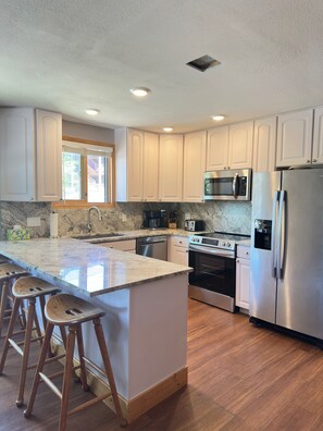 Newly remodeled kitchen that is easy to entertain