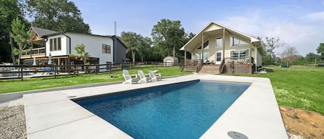 Memories made poolside under the Texas sun