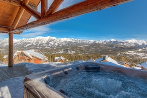 Enjoy a glass of wine and keep warm in the hot tub | Exterior