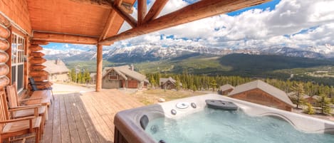 The views are epic from the hot tub | Exterior