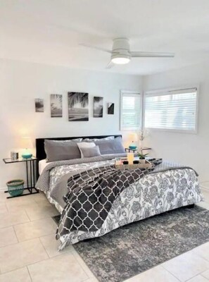 Prtl OCEAN VIEWS: Master patio & bedroom w ensuite full bathroom.