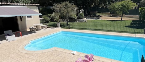 lavillaprovence à 35mns d'Avignon avec une agréable piscine privée