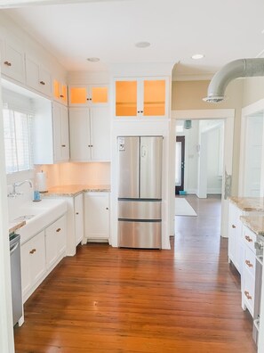 Charming kitchen with all the modern upgrades 