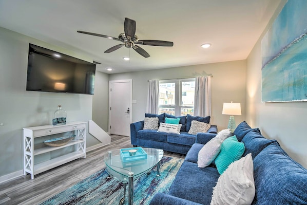 Gulf Shores Vacation Rental | 2BR | 1.5BA | Stairs Required | 910 Sq Ft