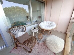Le coin cosy de la terrasse n'attend plus que vous..