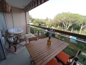 Une grande terrasse rien que pour vous et sans aucun vis à vis