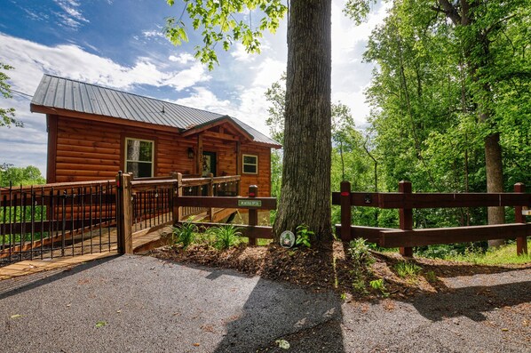 The little cabin that hangs down the mountain