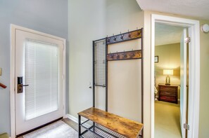 Entryway | Free WiFi | Central Heating & A/C