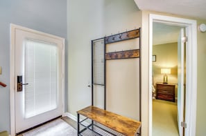 Entryway | Free WiFi | Central Heating & A/C