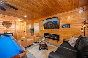 Honey Lounge-
A vibey, retro updated space w/billiards, a fireplace & HDTV