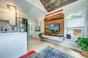 Living room, featuring flat screen TV