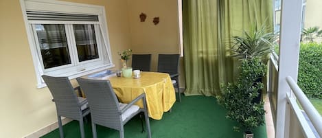 Outdoor dining
