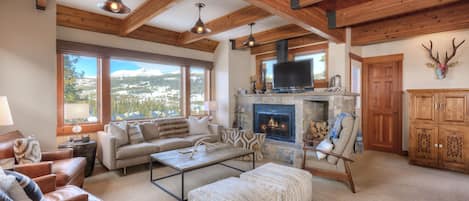 Cozy Livingroom with Wood Burning Fireplace