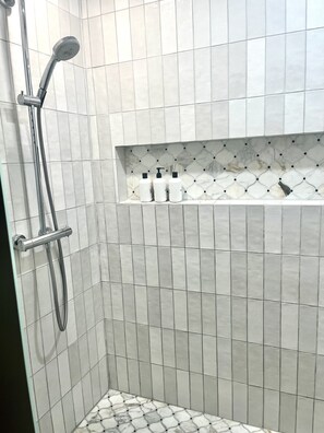 Large en suite walk in shower