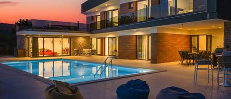 NEW! Villa Nella Foresta with private 66sqm heated pool, Whirlpool, Tennis court, Gym, Billiards, 4 en-suite bedrooms