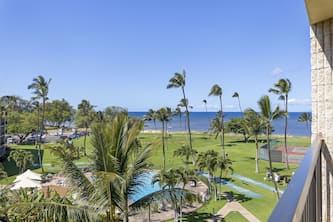 Top floor one bedroom with King bed, On the Ocean