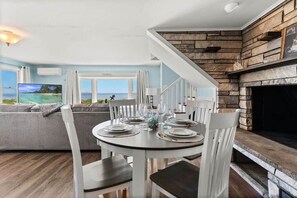 Dining area (Fireplace is inoperable)