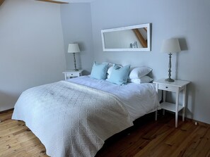 Bedroom 2. (1)