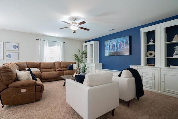 Comfy sectional with 3 reclining chairs for your relaxation! 2 accent chairs