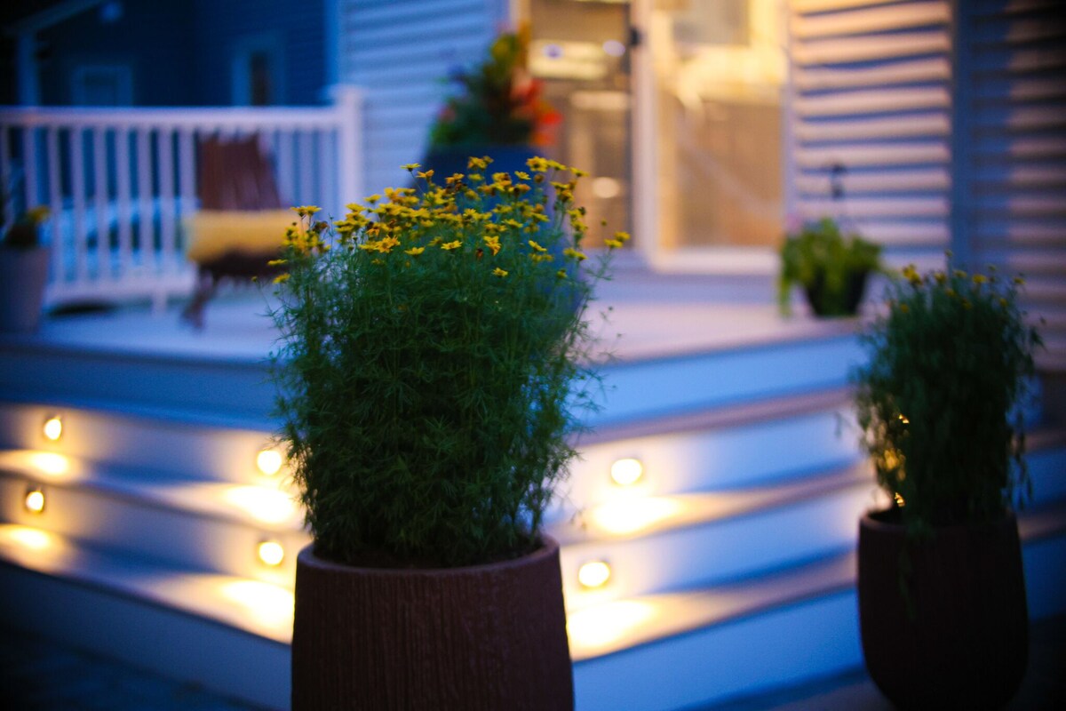 Modern 2BR/ Close to Boston with a lovely outdoor space
